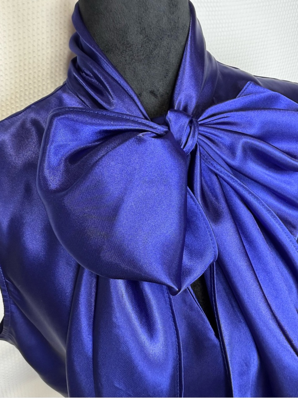 Black Label by Evan Picone XL Cobalt Blue Sleeveless Satin Tie Neck Blouse - Picture 4 of 11